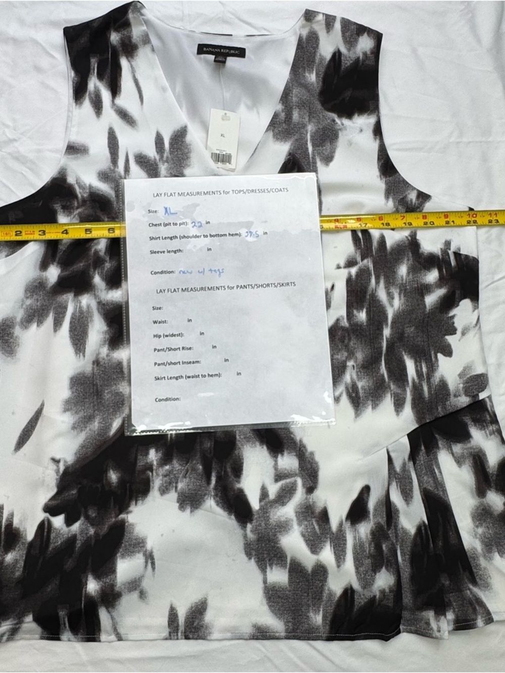 Banana Republic XL Tank Black & White  Pleated V Neck Sleeveless Blouse Lined - Picture 6 of 11